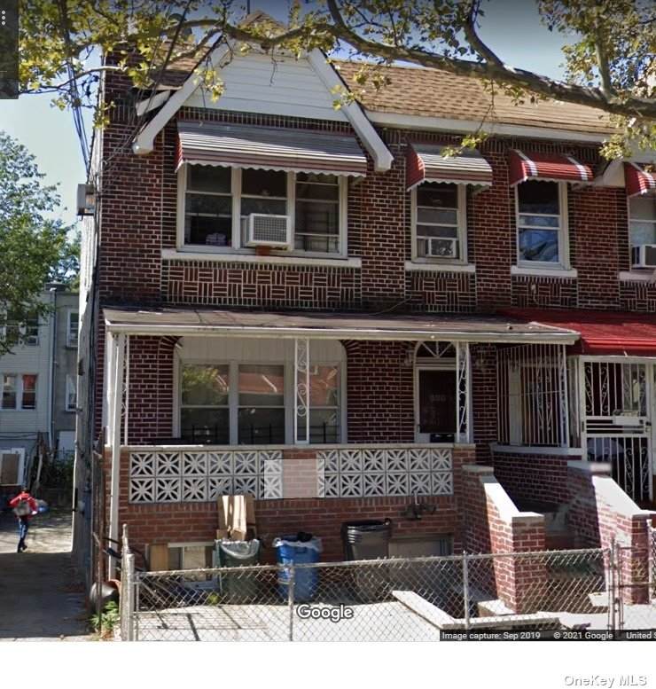 645 St Lawrence Avenue - Photo 1