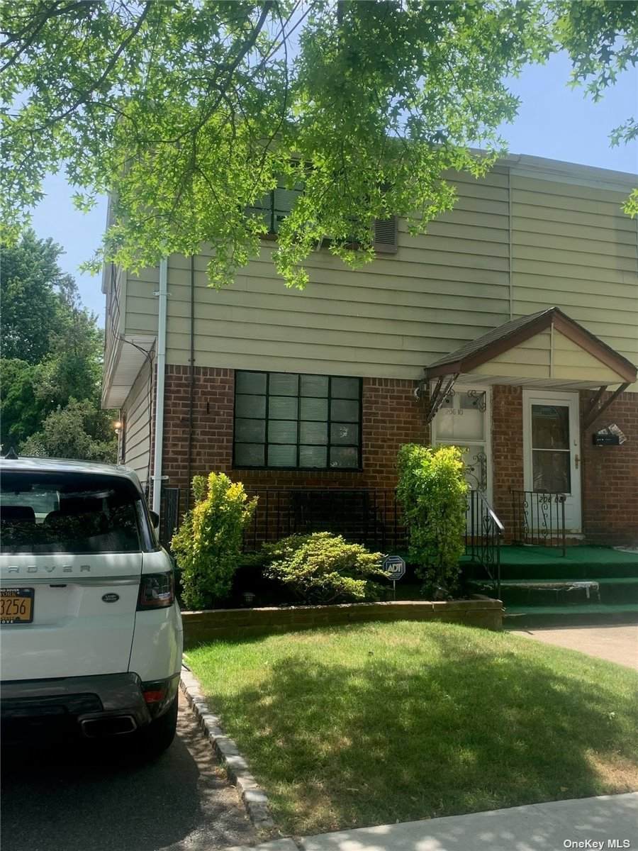 206-10 47 Avenue - Photo 1