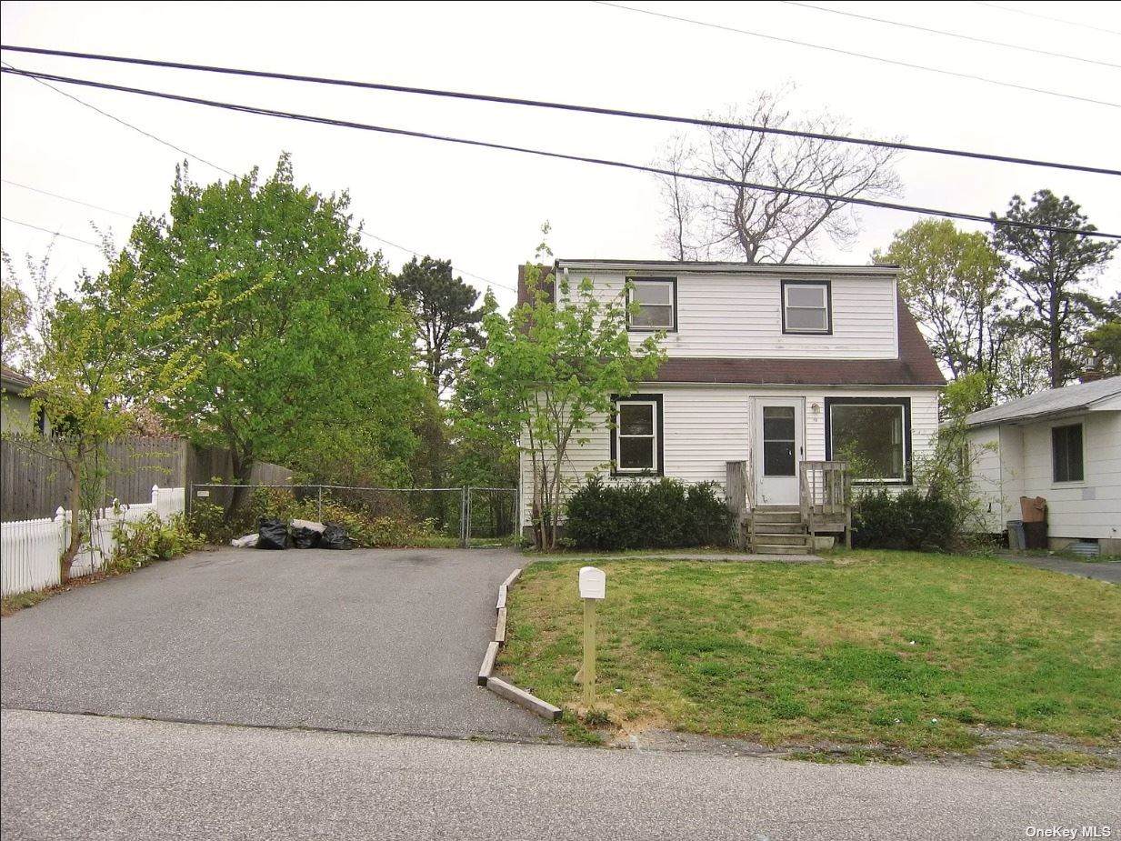18 Mastic Boulevard - Photo 1