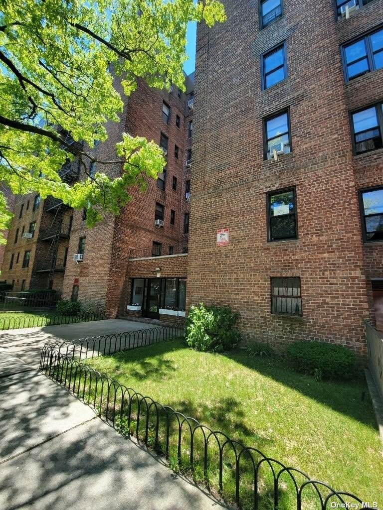 10 East 43 - Photo 1