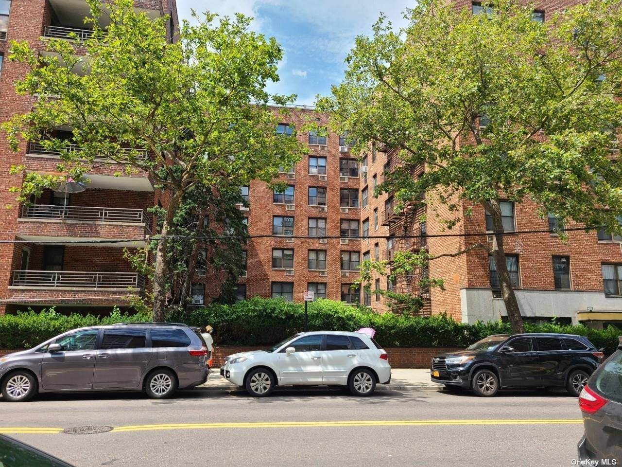 138-15 Franklin Avenue - Photo 1