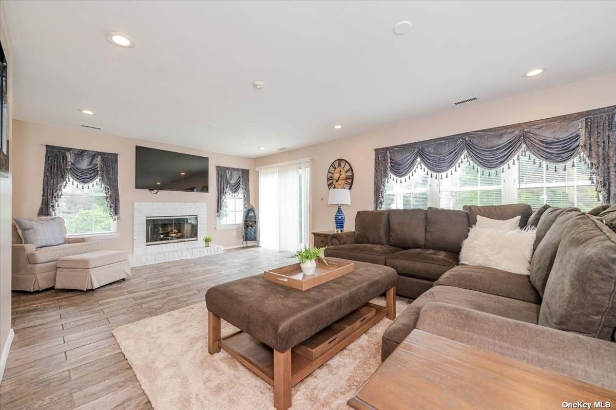 78 Thomas Lane - Photo 1