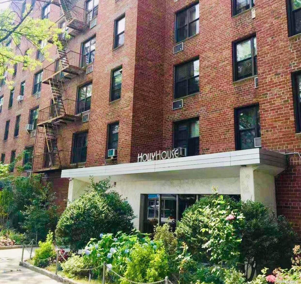 140-15 Holly Avenue - Photo 1