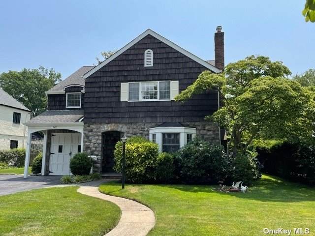 8 Kingsbury Road - Photo 1