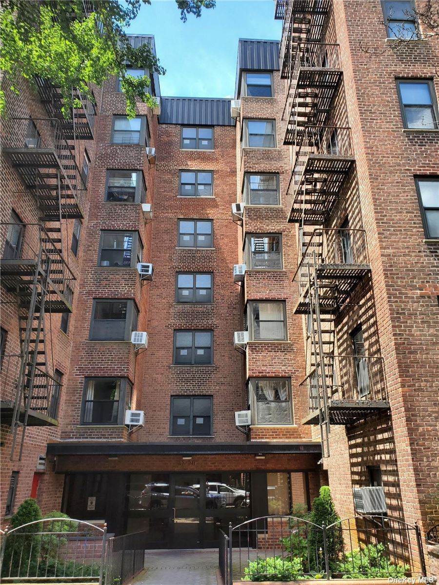 32-20 91 Street - Photo 1