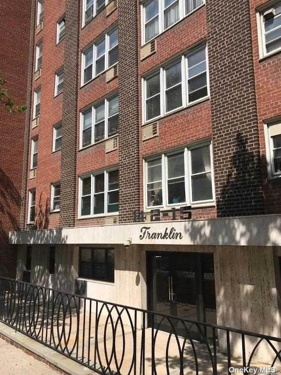 142-15 Franklin Avenue - Photo 1