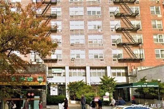41-25 Kissena Boulevard - Photo 1