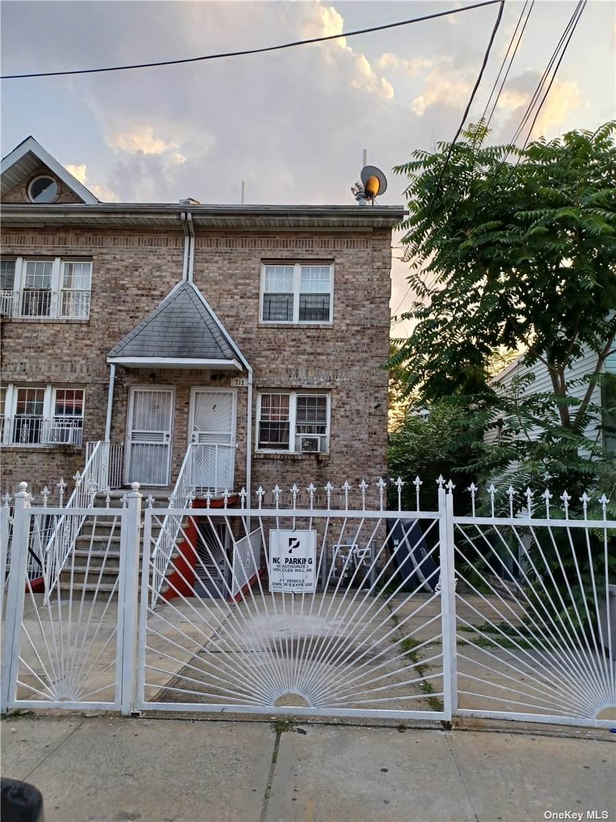 712 Ashford Street - Photo 1