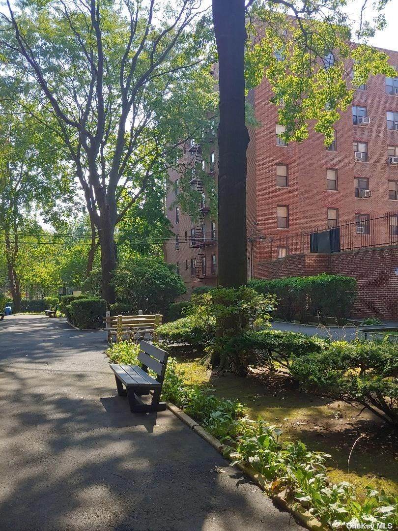 32-25 88 St - Photo 1