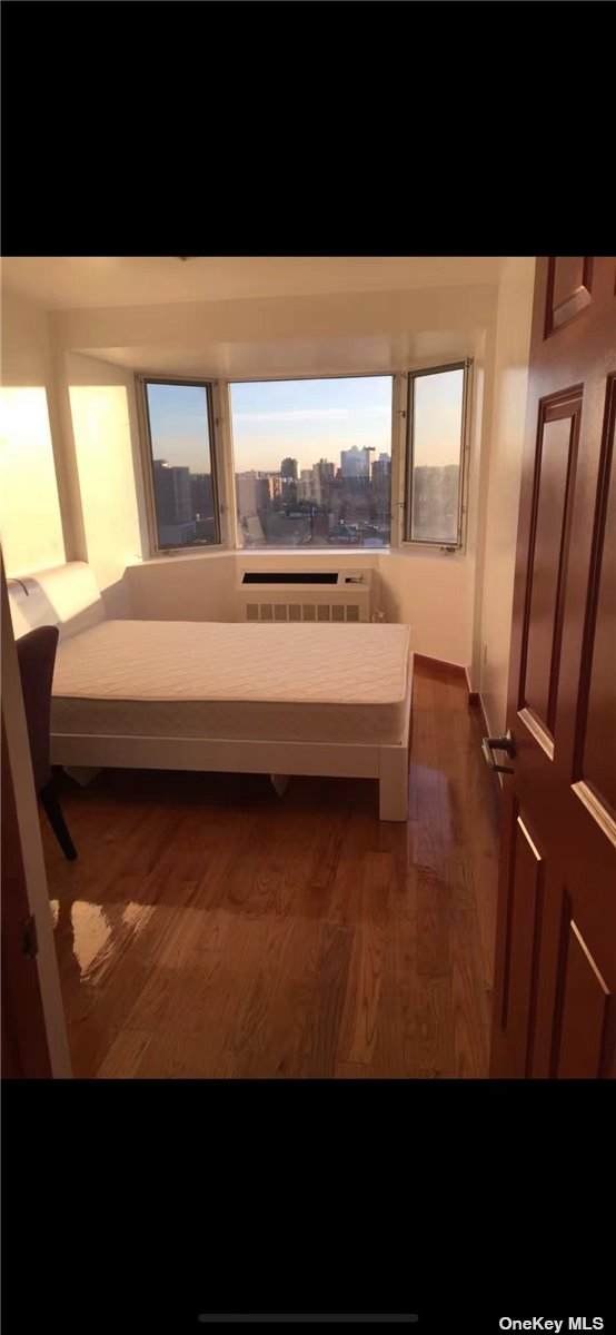 37-20 Prince Street - Photo 1