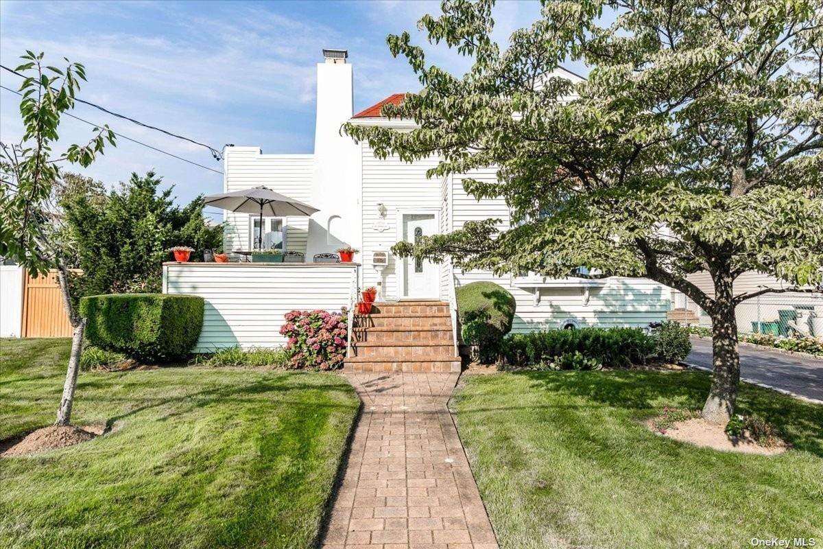 157 Frankel Boulevard - Photo 1