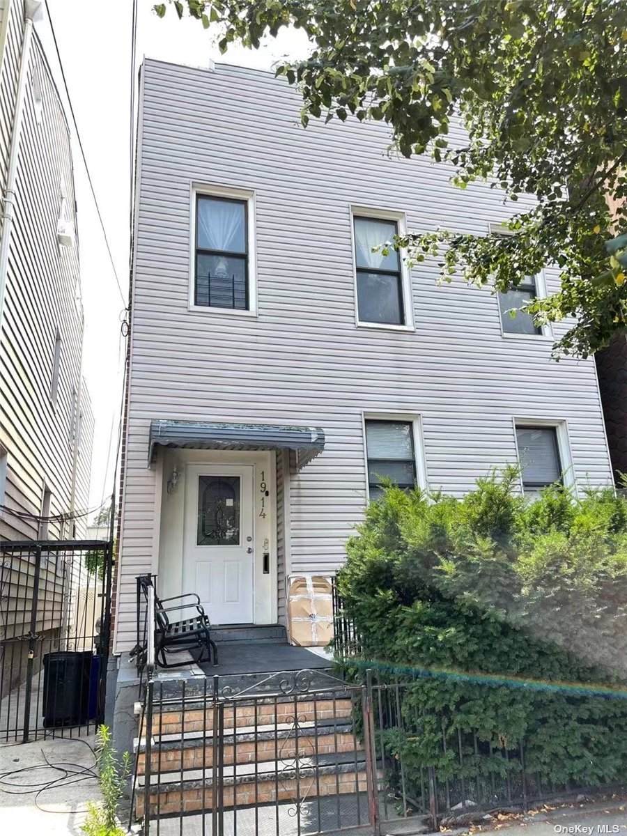 19-14 Putnam Avenue - Photo 1
