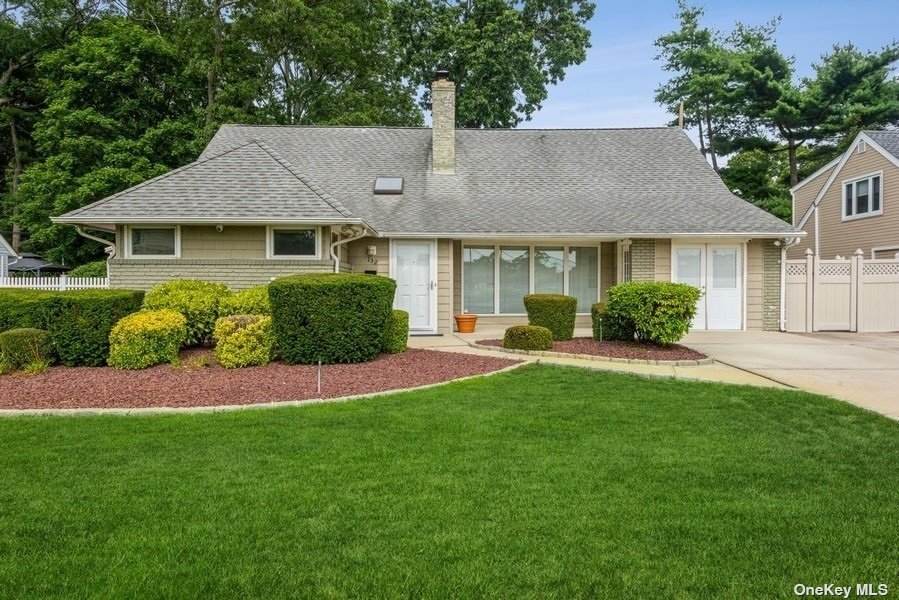 132 Hewlett Avenue - Photo 1