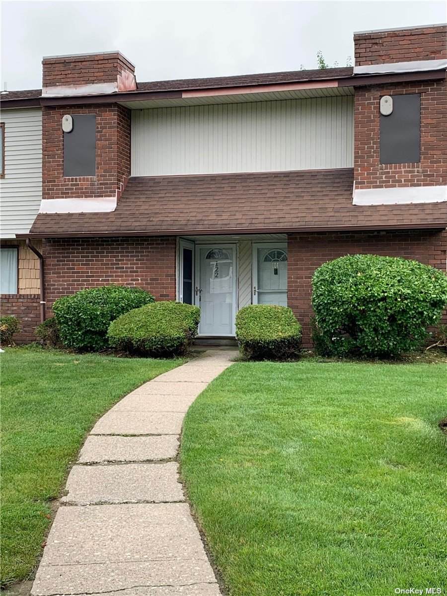 124 Pointe Circle - Photo 1