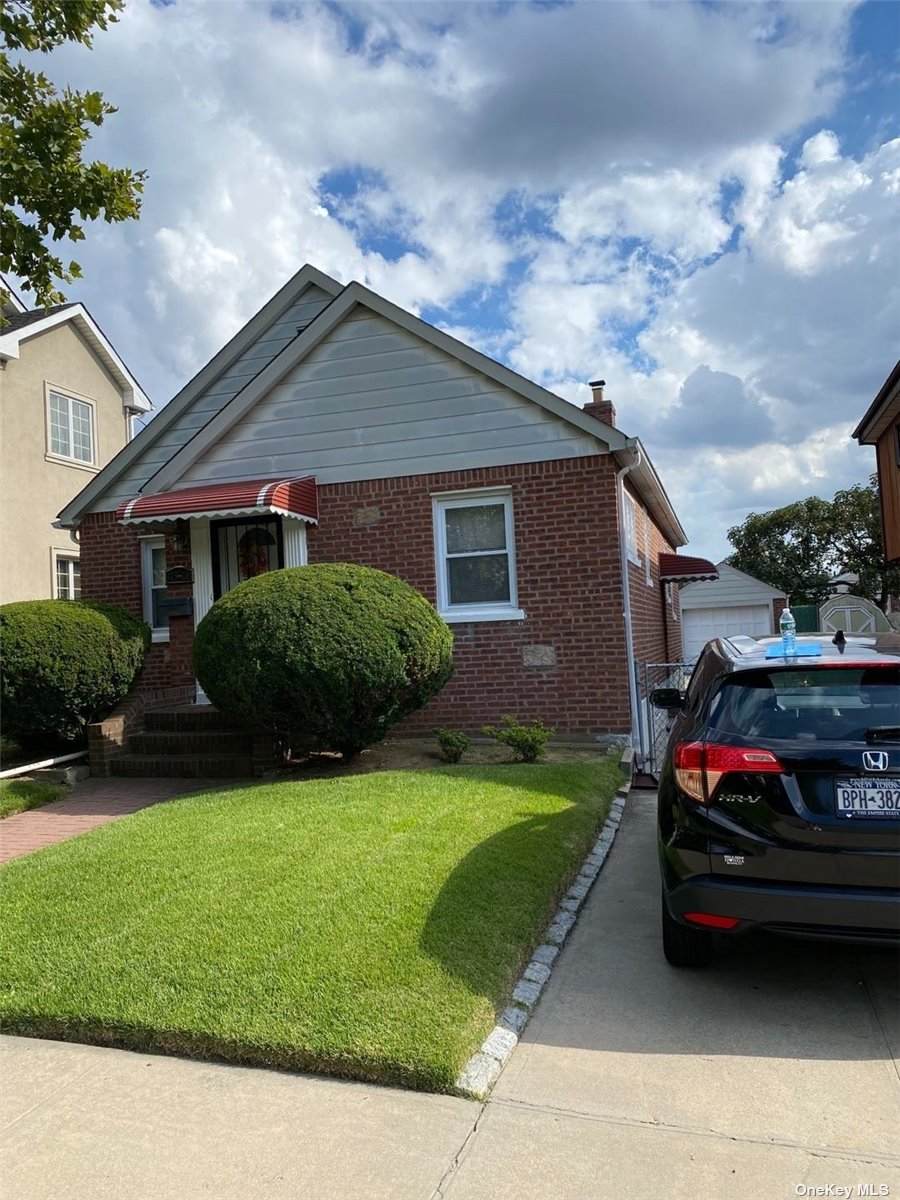 173-08 Fairchild Avenue - Photo 1