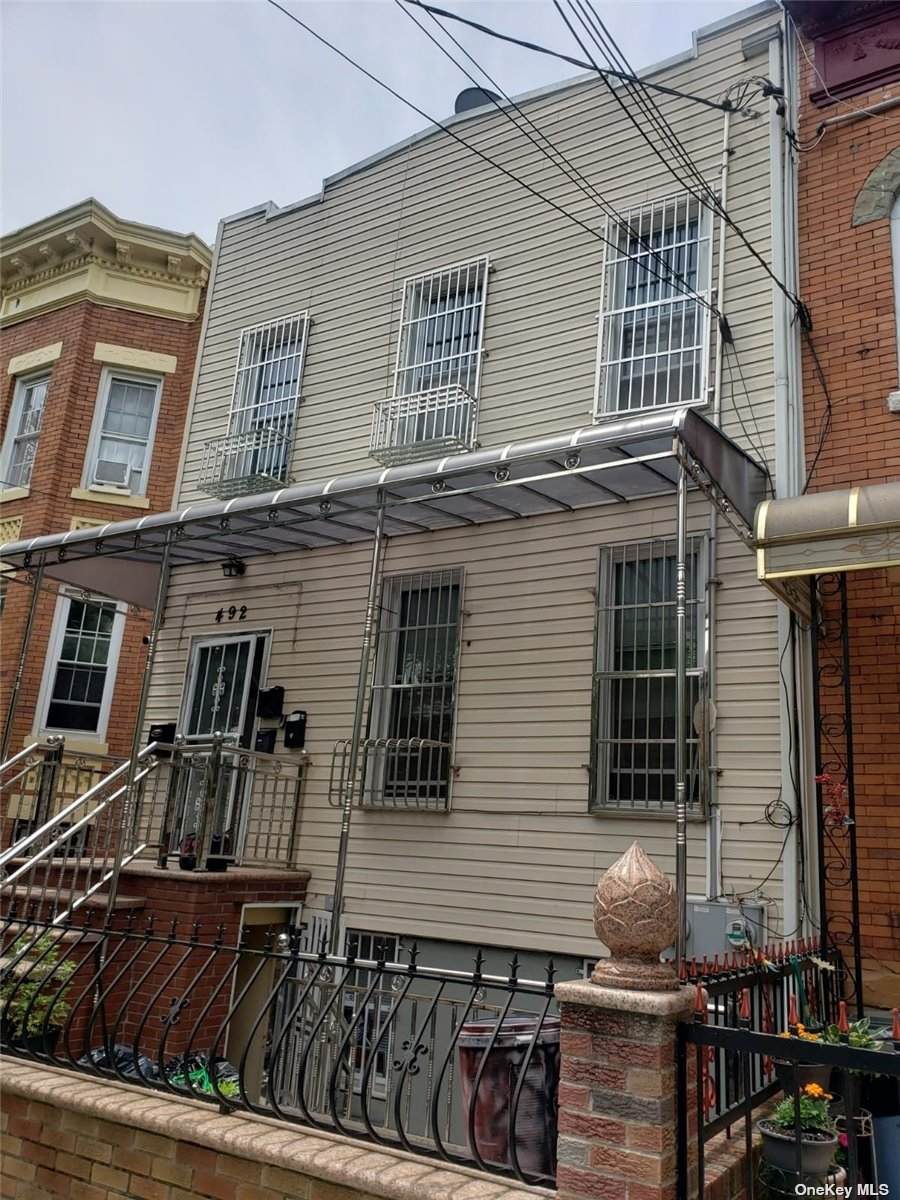 492 Hendrix Street - Photo 1