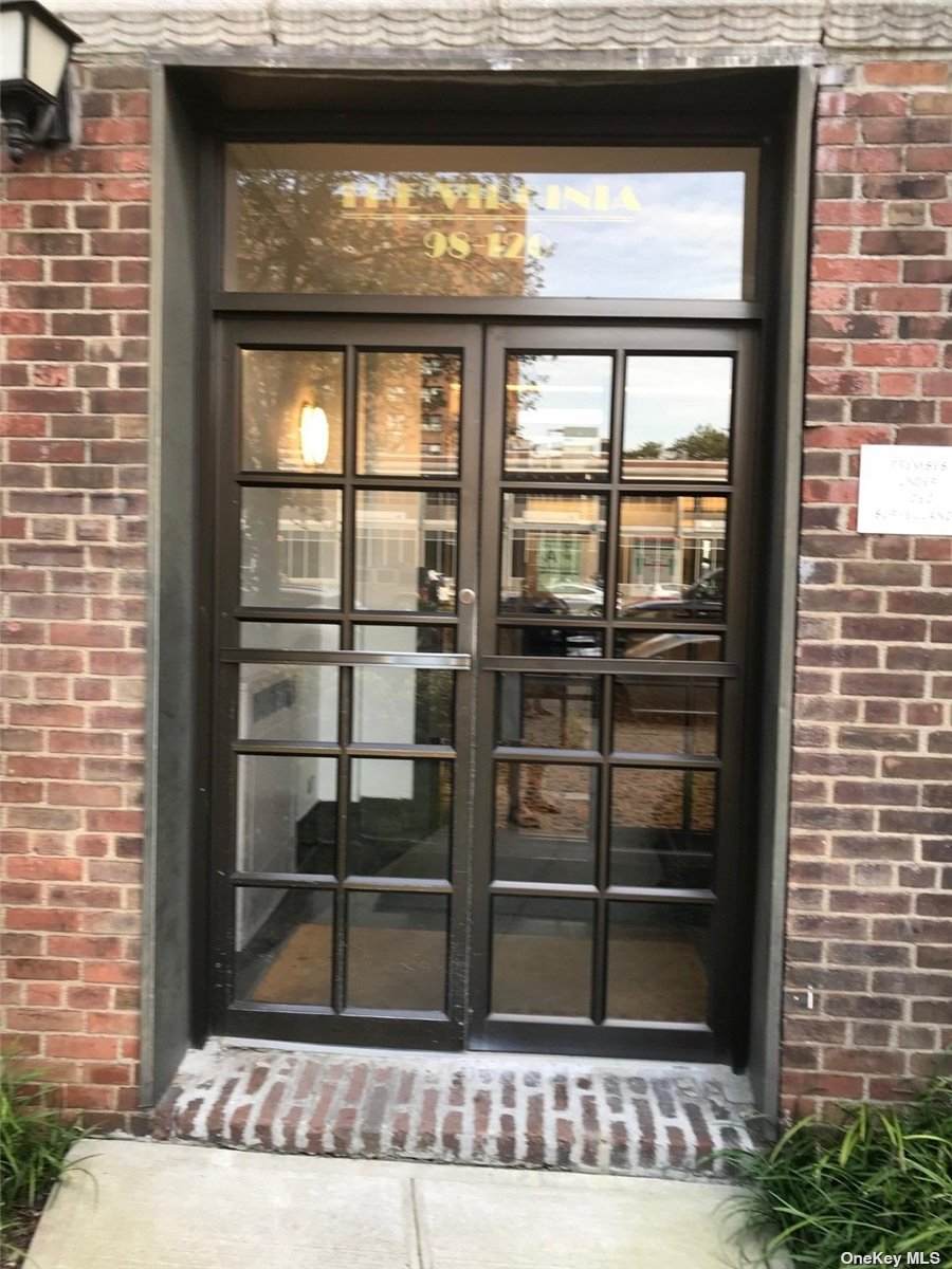 98-120 Queens Boulevard - Photo 1