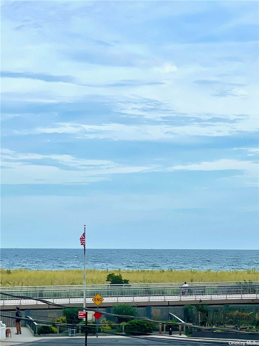152 Beach 118 St - Photo 1