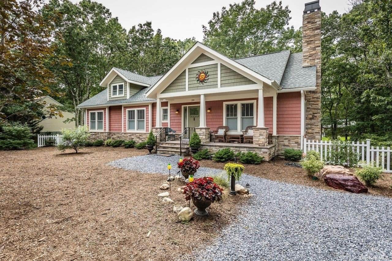 219 Flanders Boulevard - Photo 1
