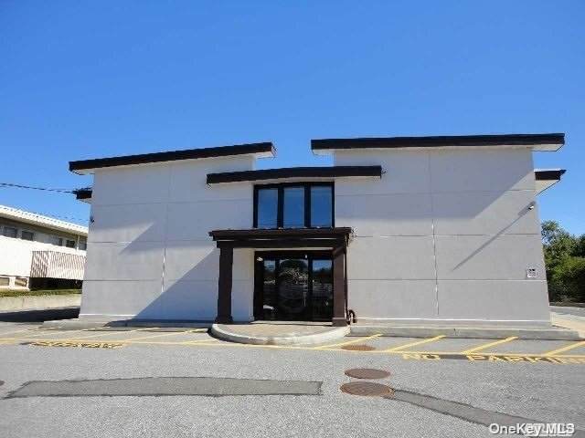 160 Commack - Photo 1