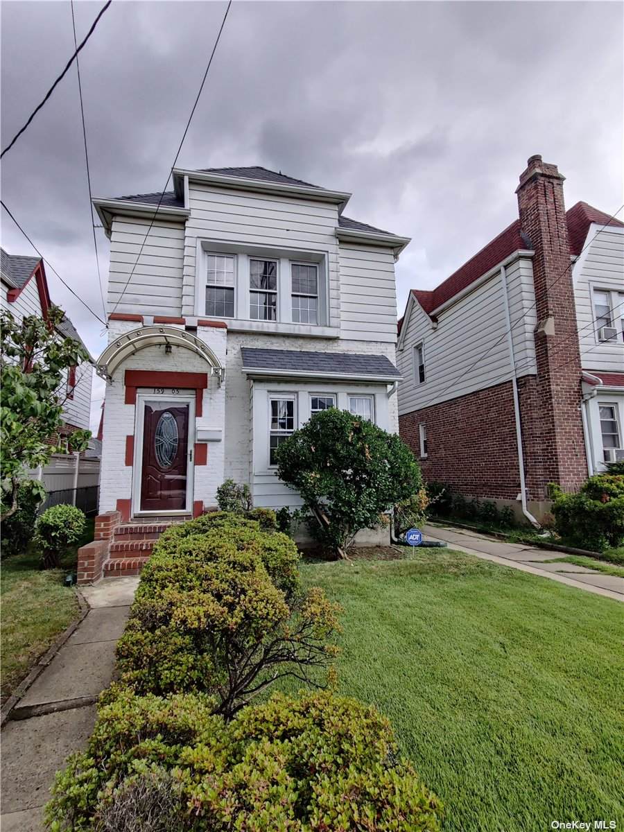 159-05 Laburnum Avenue - Photo 1