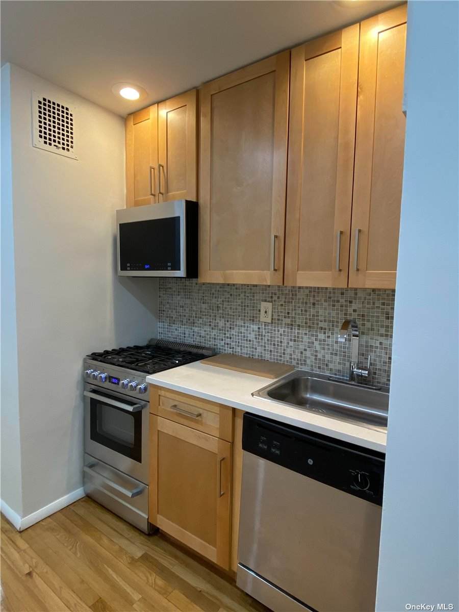 149-45 Northern Blvd - Photo 1
