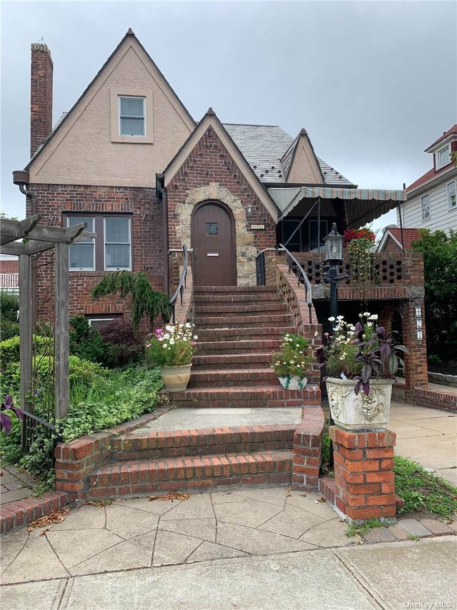 471 Beech Street - Photo 1