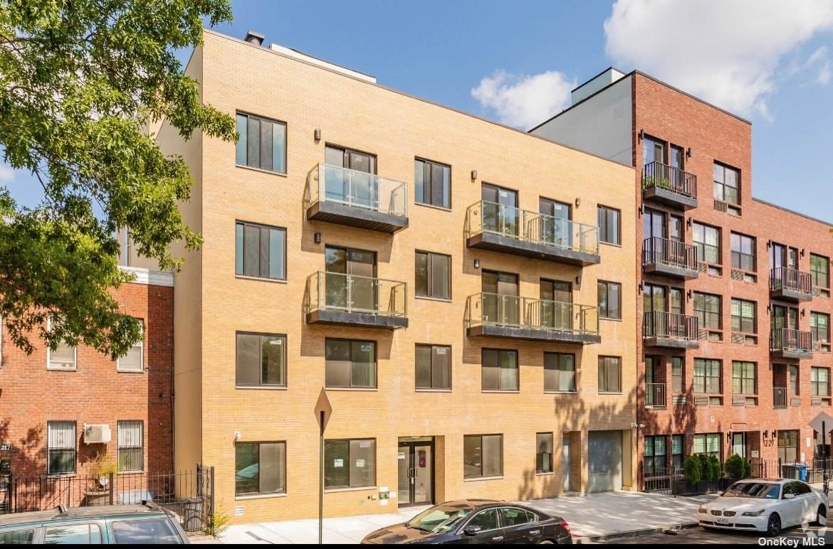 1223 Putnam Ave - Photo 1