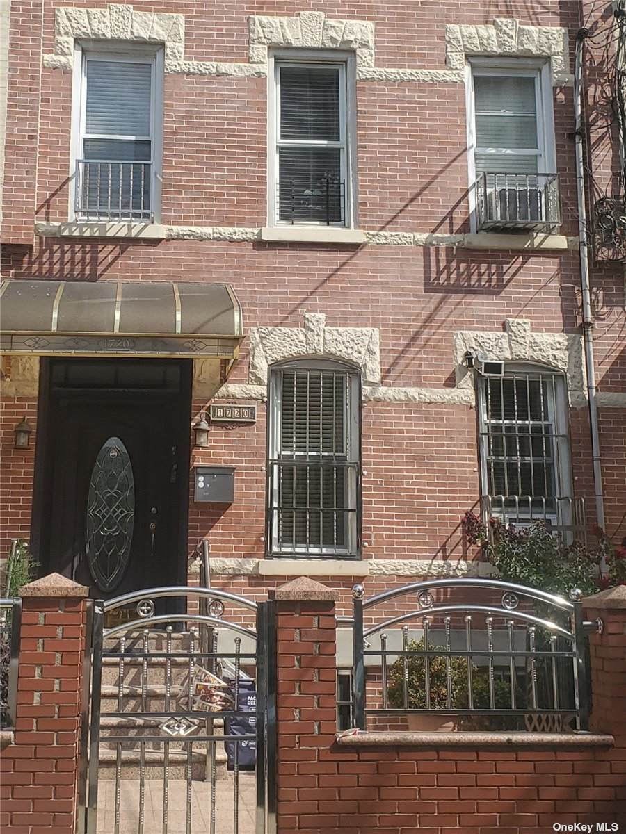 17-20 Menahan Street - Photo 1