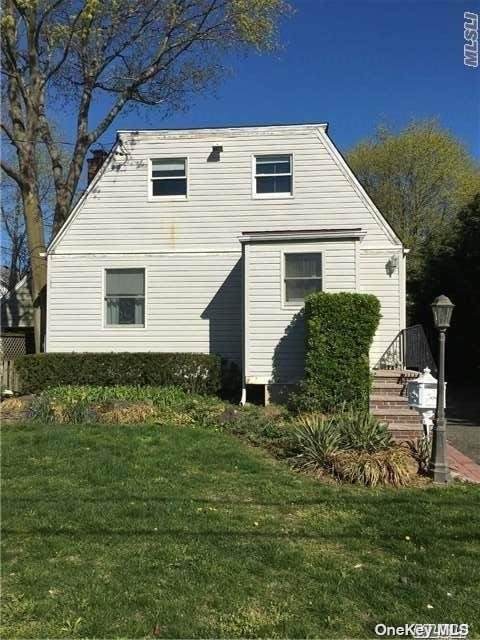 995 Singleton Avenue - Photo 1