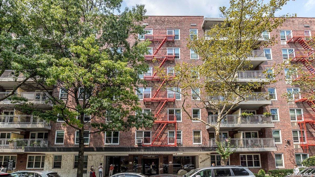 142-05 Roosevelt Ave - Photo 1