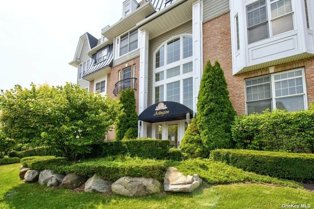 131 Roosevelt Way - Photo 1