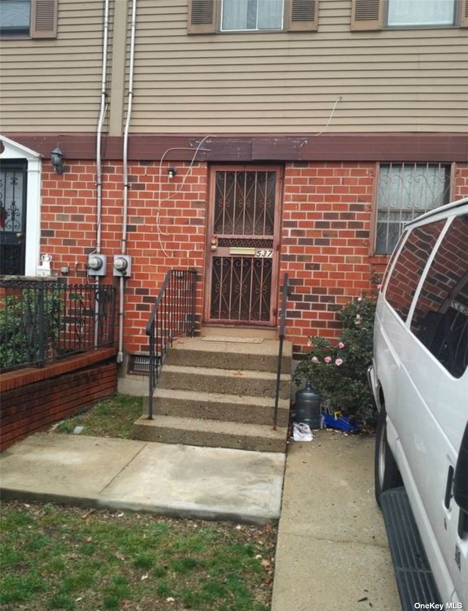 537 Ashford Street - Photo 1