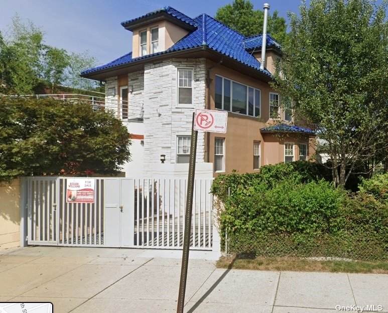 46-39 Parsons Boulevard - Photo 1