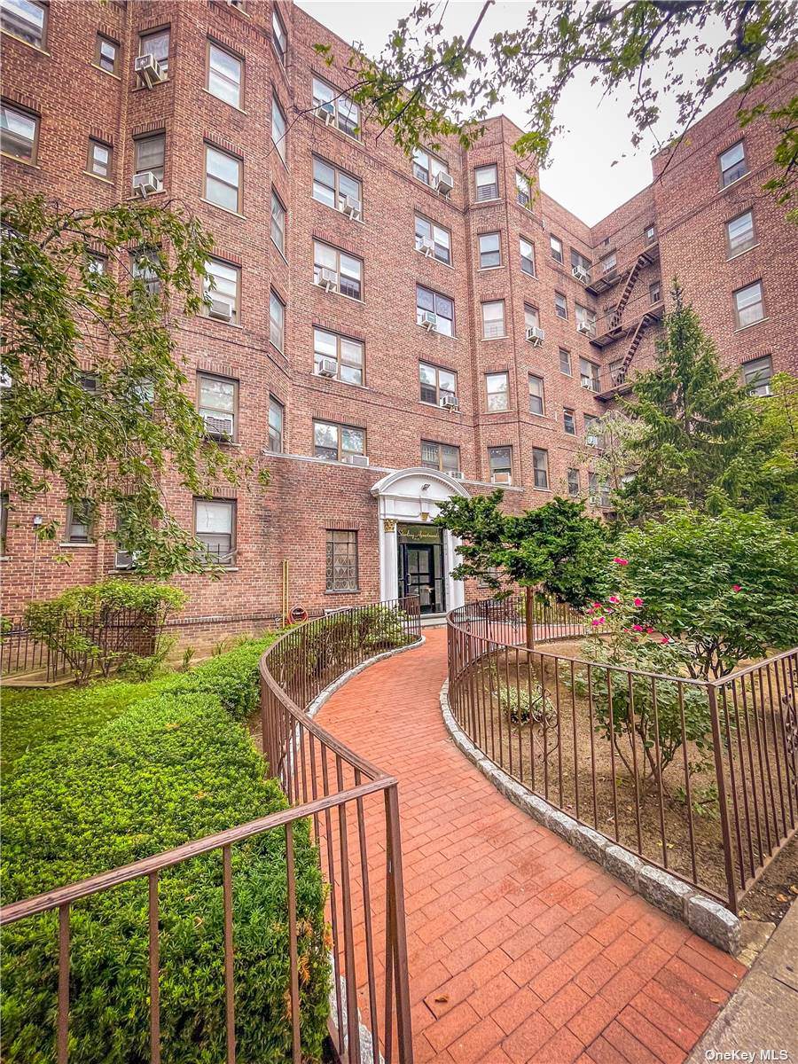 61-41 Saunders Street - Photo 1