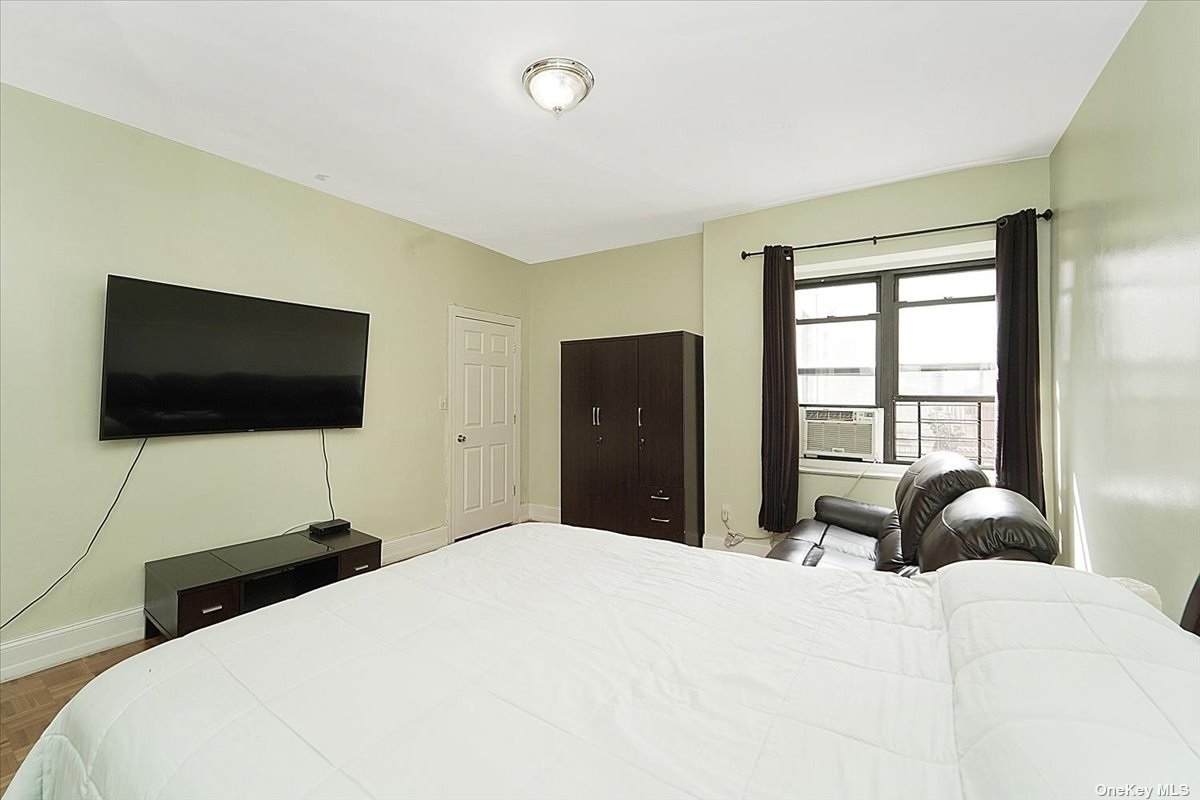 70-35 Broadway - Photo 1