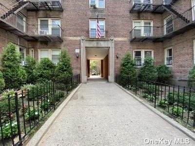 4819 43 Street - Photo 1