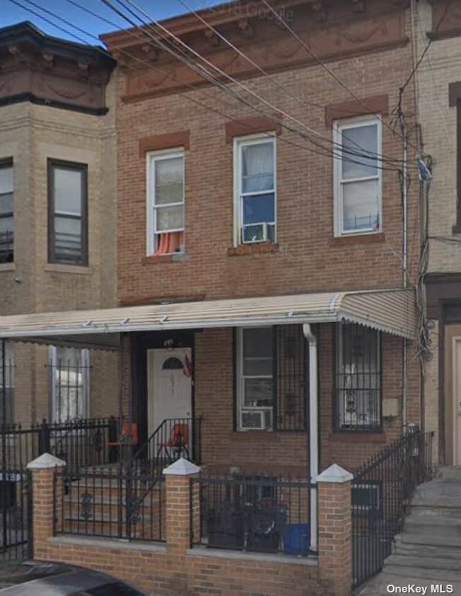 281 Lincoln Avenue - Photo 1