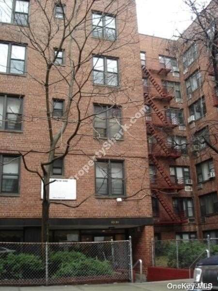 83-30 Vietor Avenue - Photo 1