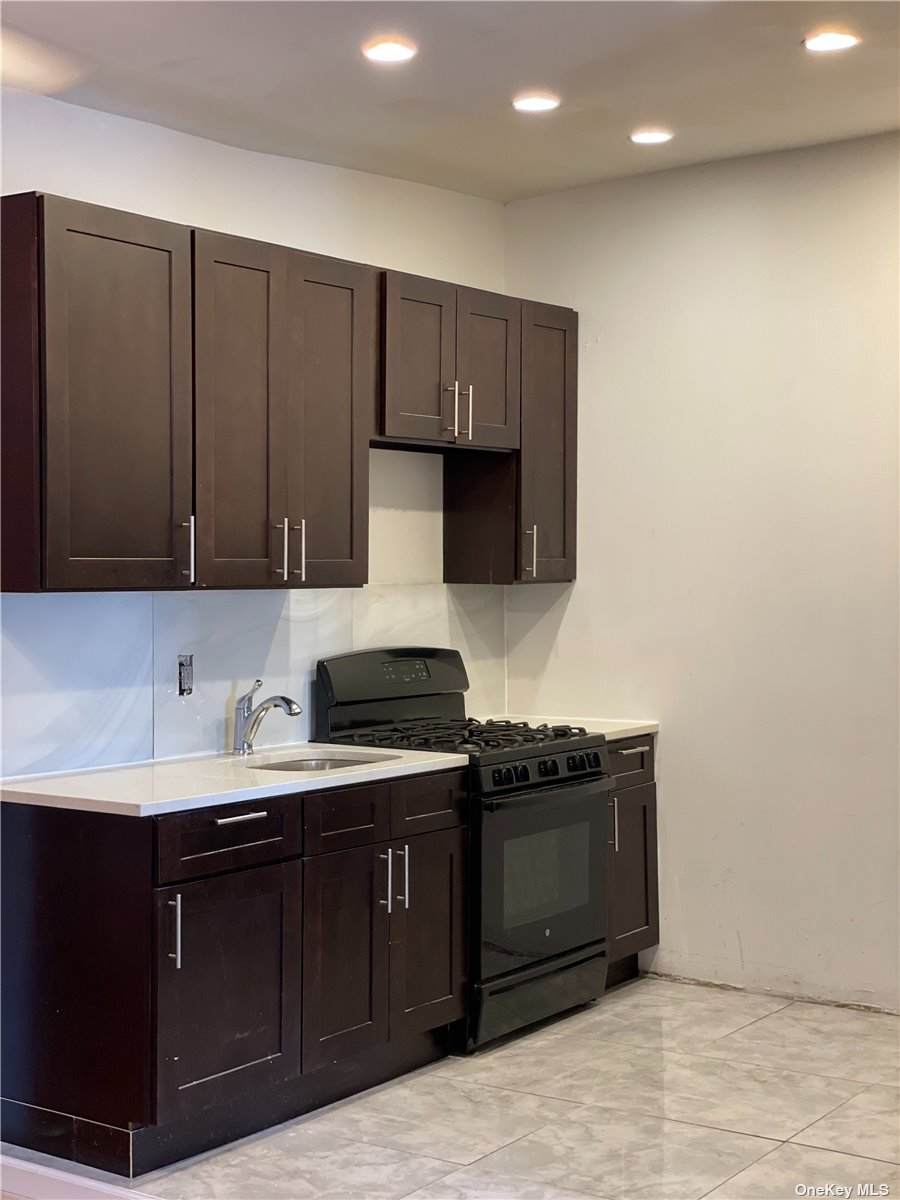 253 Troy Avenue - Photo 1