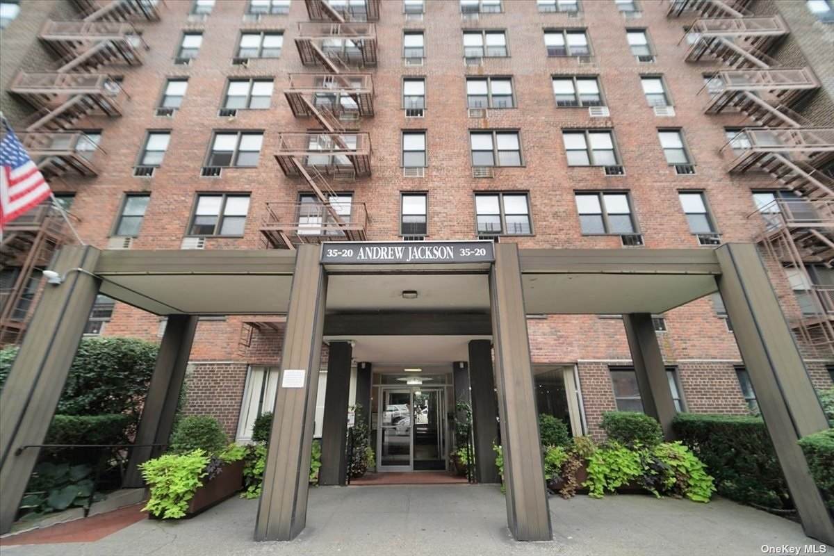 35-20 Leverich St - Photo 1