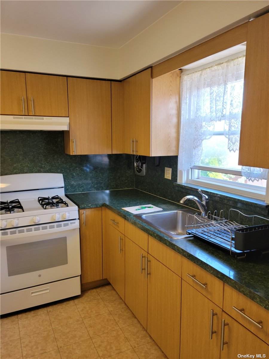 196-45 49 Avenue - Photo 1