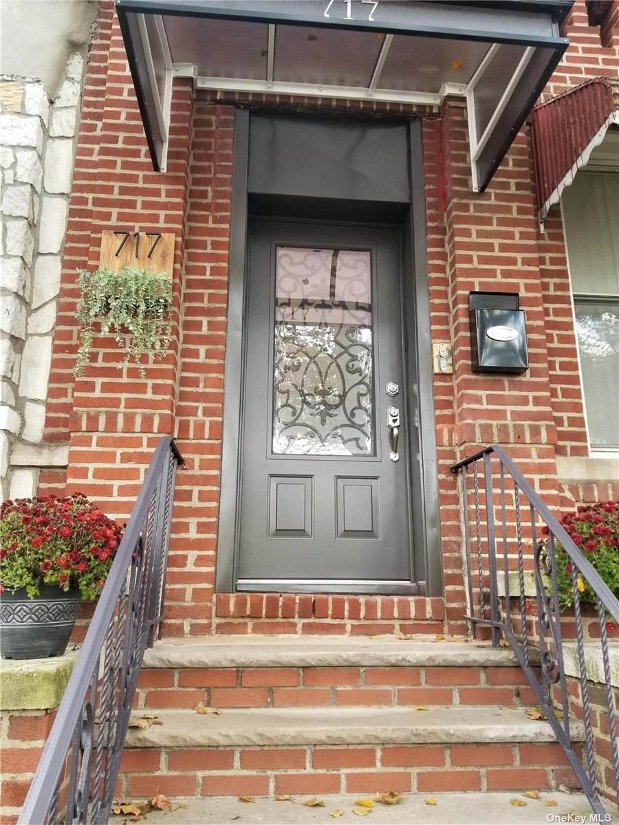 717 Howard Avenue - Photo 1