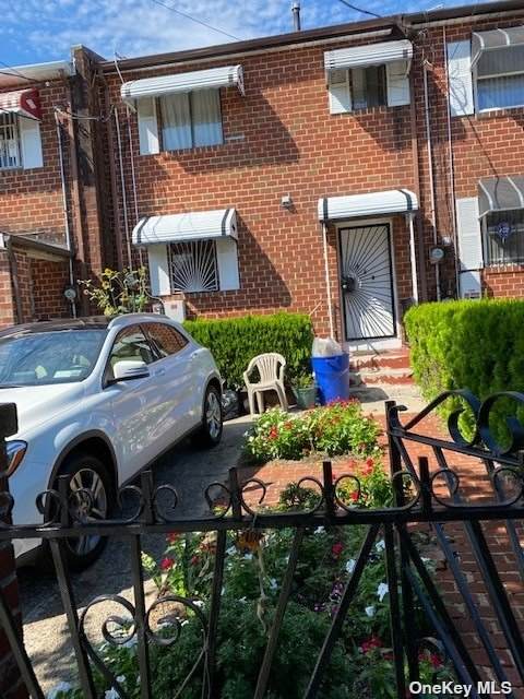 534 Powell Street - Photo 1