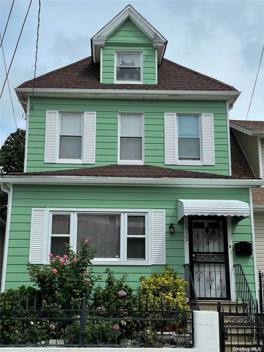 1512 Paulding Avenue - Photo 1