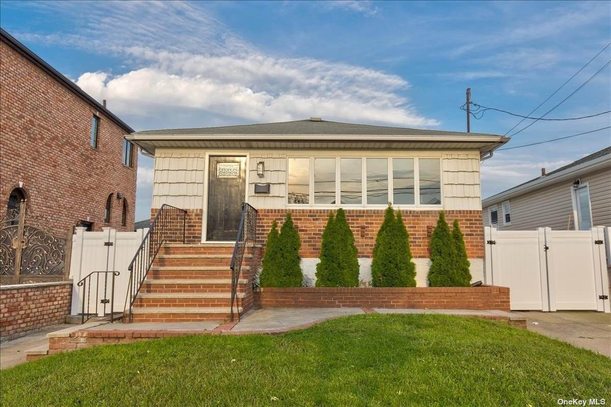 163-33 95th Street - Photo 1