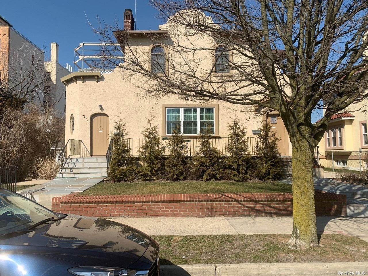 121 Walnut Street - Photo 1