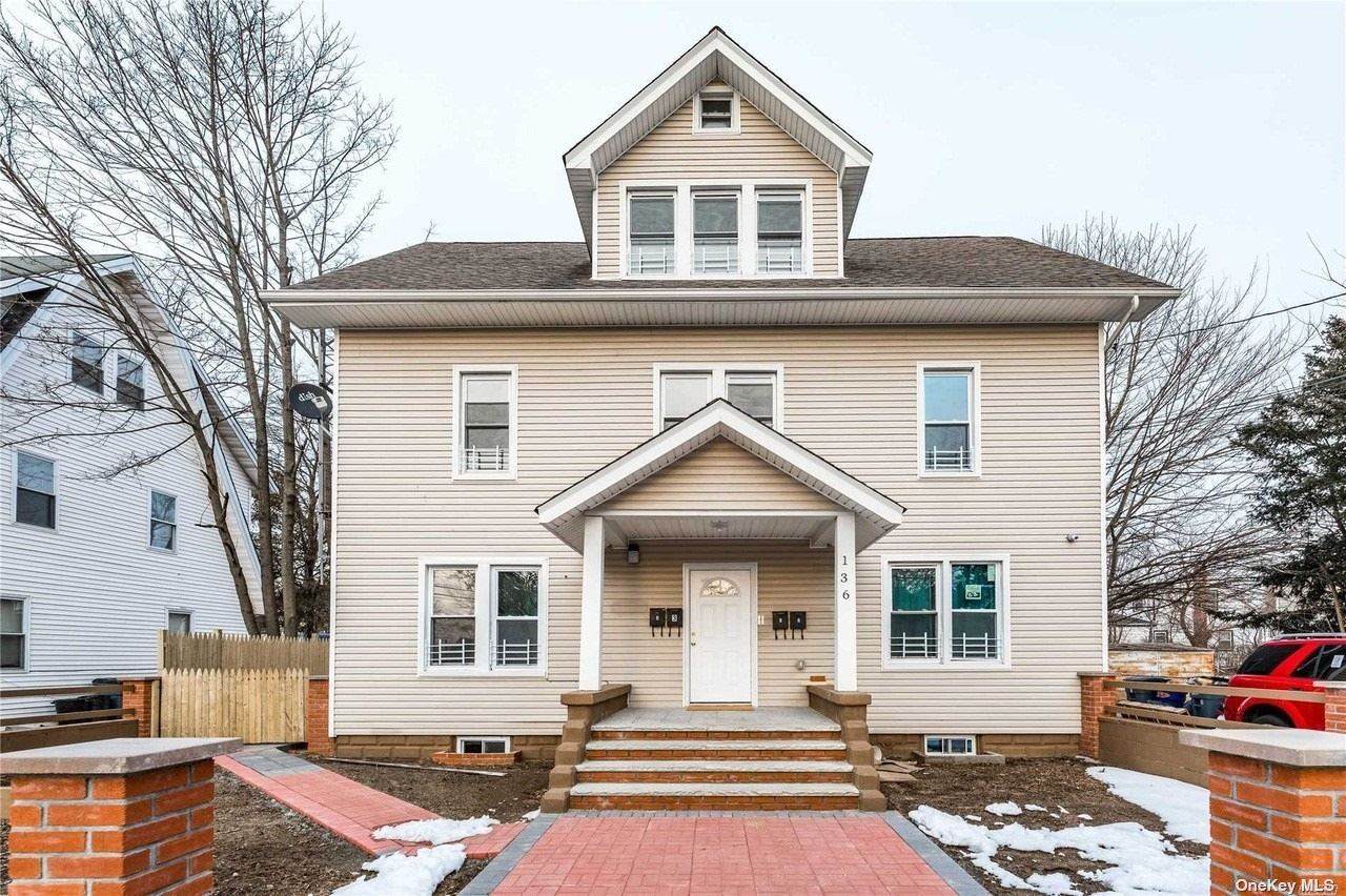 136 Fairview Boulevard - Photo 1