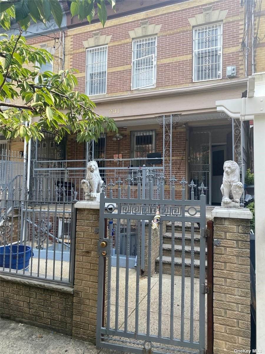231 Nichols Ave - Photo 1