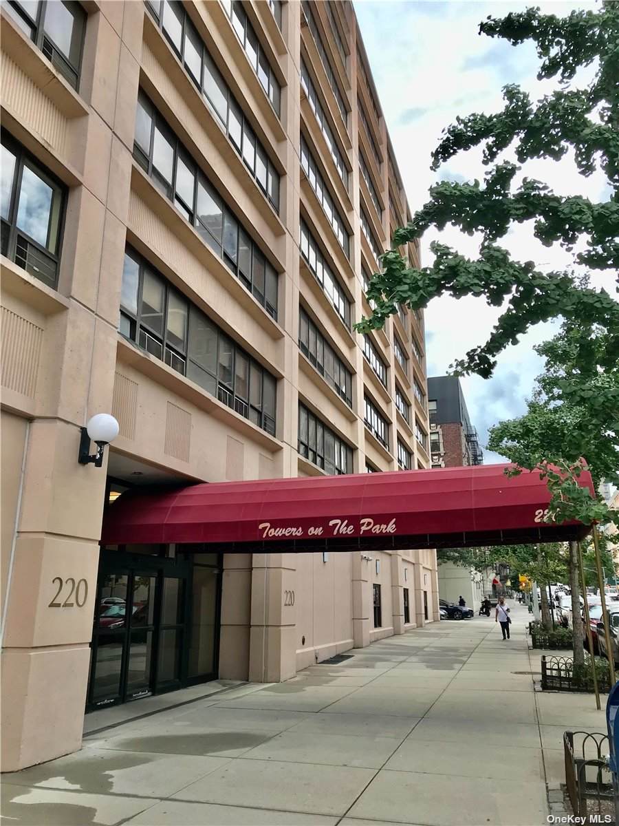 220 Manhatan Avenue - Photo 1